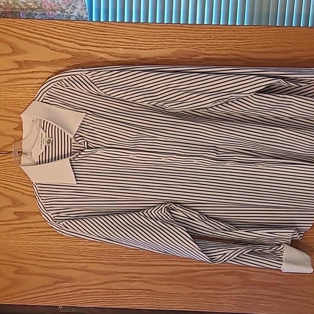 Long sleeve business casual.